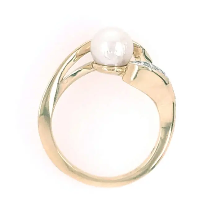 Pearl ring side