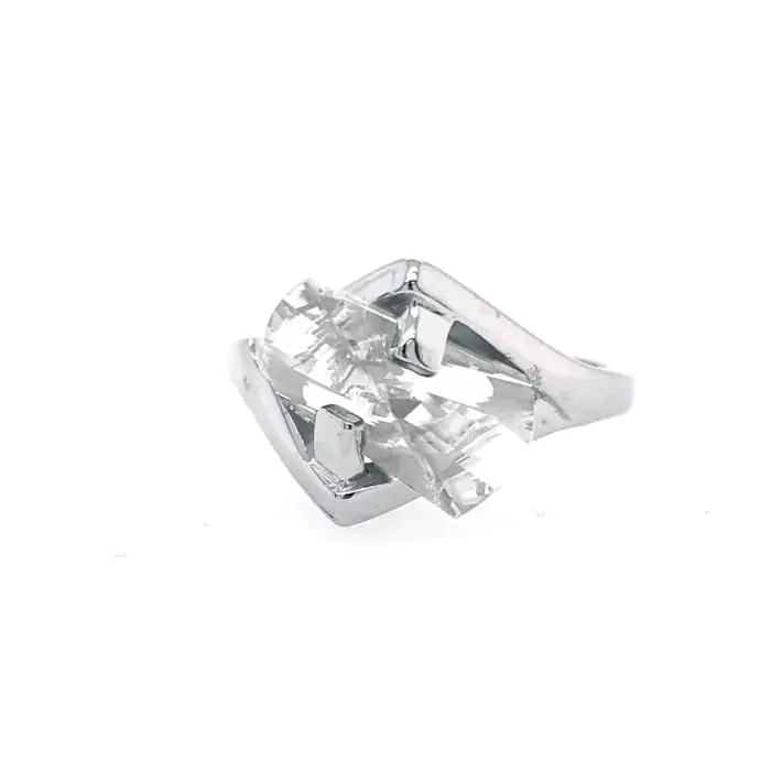White Sapphire ring front