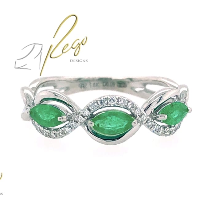 Emerald ring front