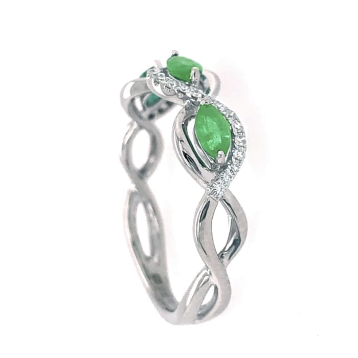 Emerald ring side