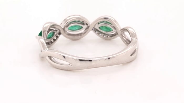 Emerald ring back