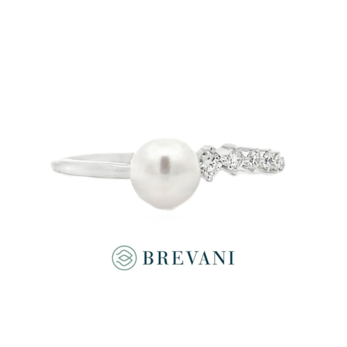 Pearl (Freshwater Cultured) & Diamond Ring