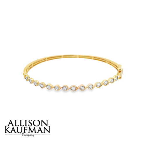 .32 cttw. Diamond Bangle Bracelet
